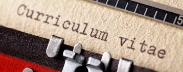 Gros plan sur un curriculum vitae tapé