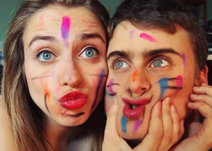 Frères et sœurs ont un lien turbulent