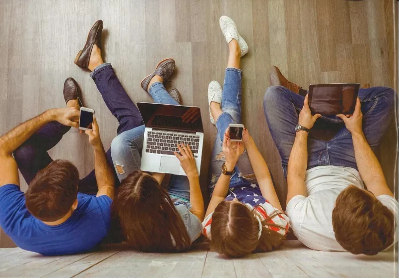 La lumière des écrans grille les yeux