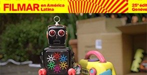 Robot jouet rétro avec petite voiture colorée
